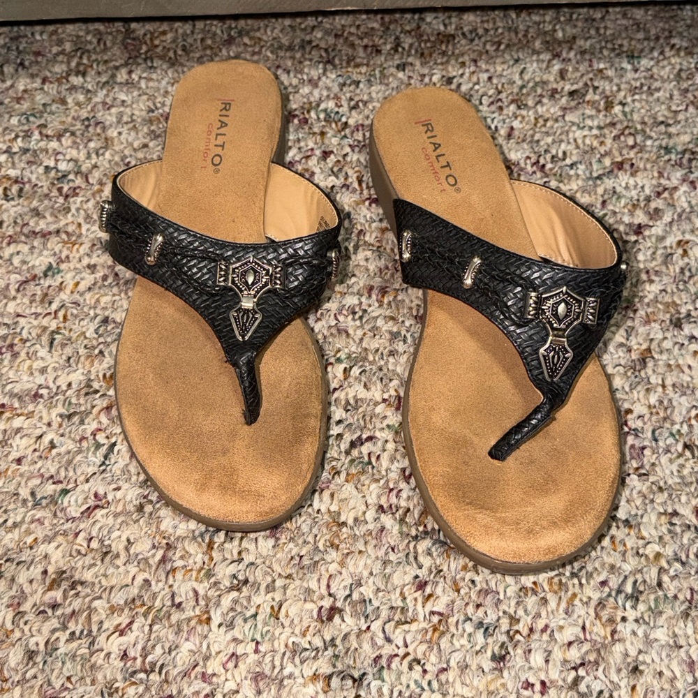 RIALTO Womens Bailee Brown‎ Thong Sandals  9.5M size 9.5
